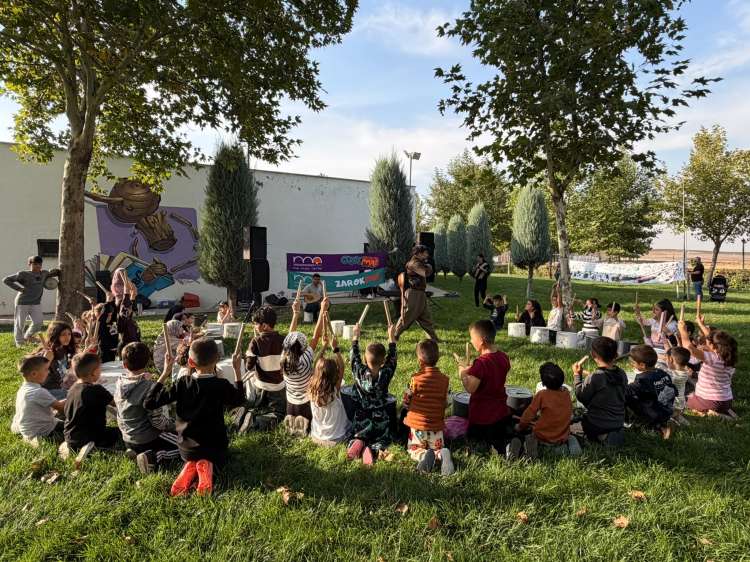 Nûjîyan Parkı ve Yazçiçeği Mahallesi'nde Çocuk Müzik Atölyesi Düzenlendi 