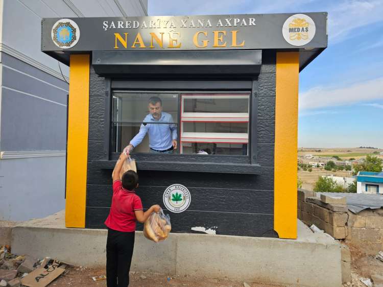 Çınar'da Nanê Gel Ekmek Büfeleri Faaliyete Başladı