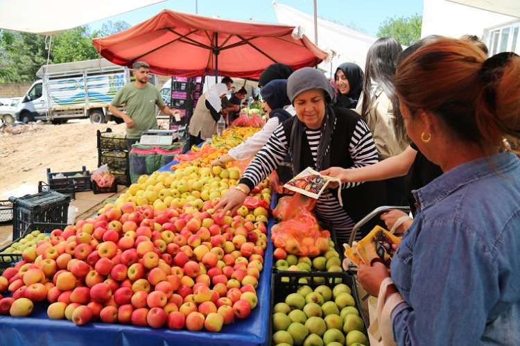 Kadınlar Cuma Pazarı’nda Anneler Günü’nü Kutladı 