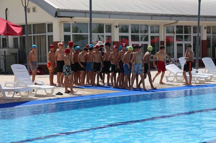 Havuz Kursu Devam Ediyor